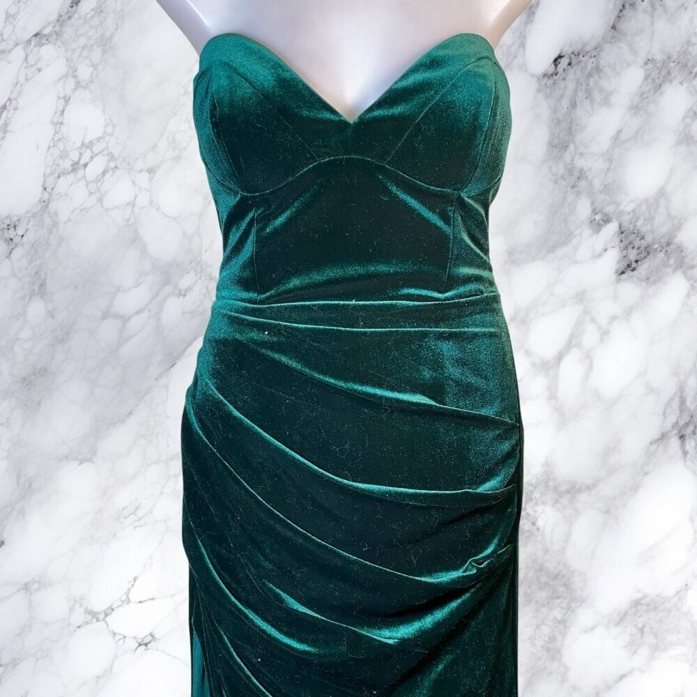 Ladivine by Cinderalla Divine CH176 Velvet Strapless Fitted Gown in Emerald - Picture 6 of 12